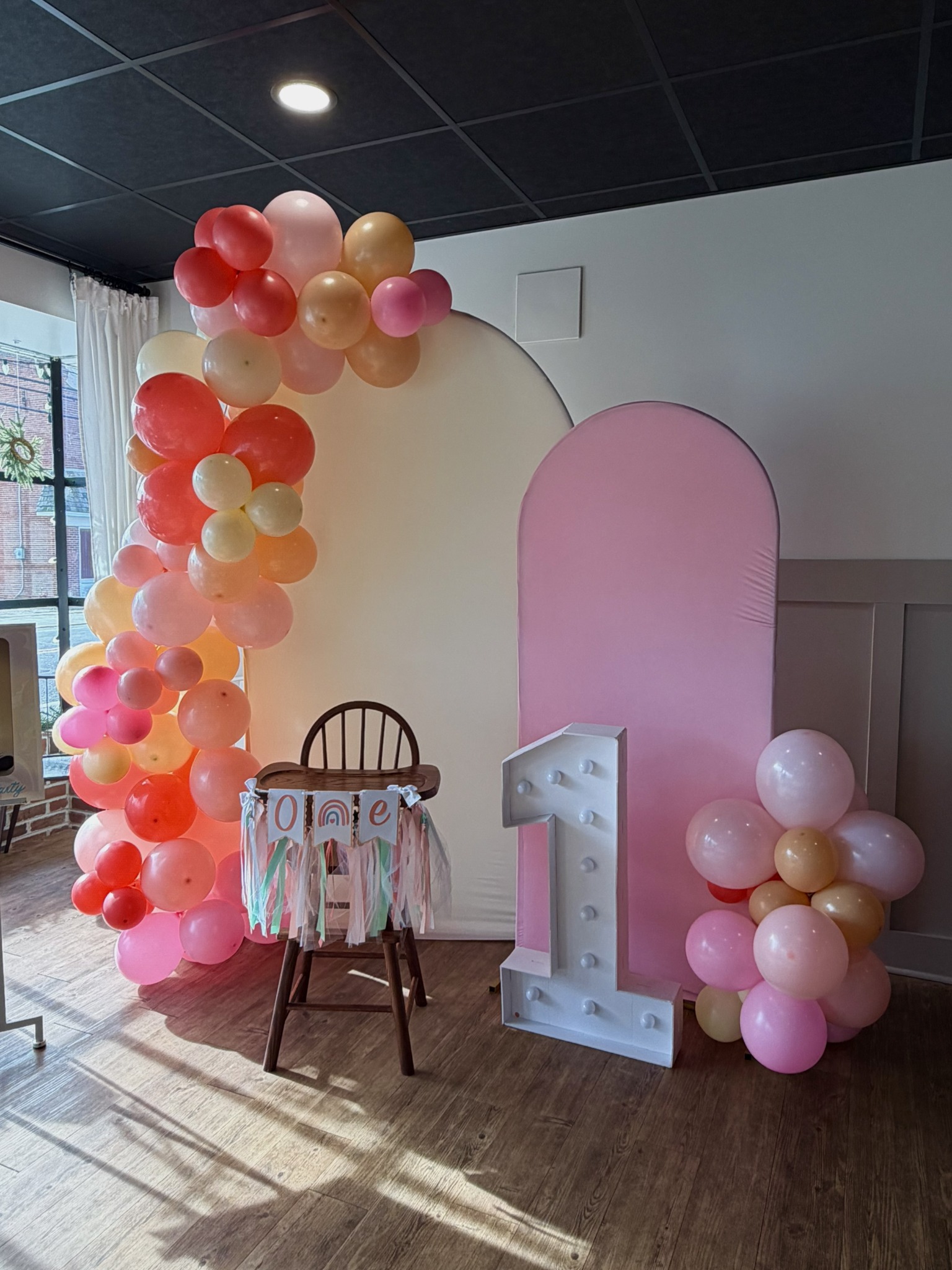 Past balloon work by Peanuts Party Balloons